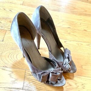 Charlotte Russe Silver Satin Peep Toe Heels with Bows Sz 8